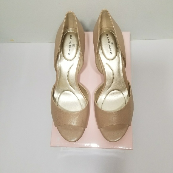 bandolino pumps natural
